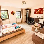 Urlaubsmagie - Morgenlicht - Sauna & Saisonaler Pool Sebnitz