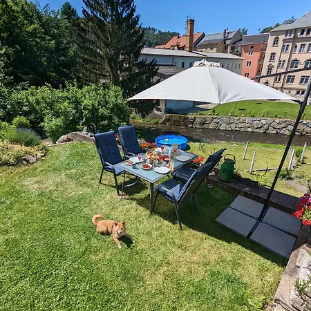 Ferienhaus Familienwohnung Für 3 Mit Sauna, Pool&terrasse - Famzi