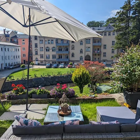Ferienhaus Familienwohnung Für 3 Mit Sauna, Pool&terrasse - Famzi