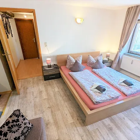 Famzi - Urlaubsmagie - Familienwohnung Mit Gemeinschaftsgarten, -sauna & -pool * Sebnitz