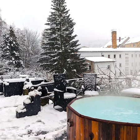 Semesterbostad Famzi - Urlaubsmagie - Familienwohnung Mit Gemeinschaftsgarten, -sauna & -pool *