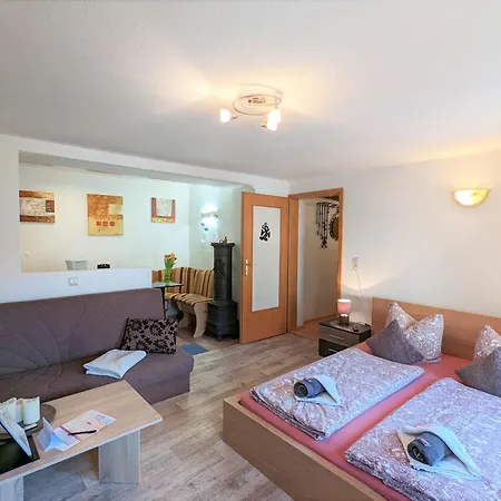 Famzi - Urlaubsmagie - Familienwohnung Mit Gemeinschaftsgarten, -sauna & -pool * Sebnitz