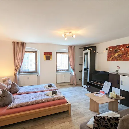 Semesterbostad Famzi - Urlaubsmagie - Familienwohnung Mit Gemeinschaftsgarten, -sauna & -pool