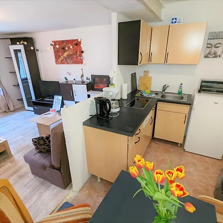 Familienwohnung Für 3 Mit Sauna, Pool&terrasse - Famzi *