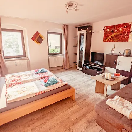 Ferienhaus Familienwohnung Für 3 Mit Sauna, Pool&terrasse - Famzi *