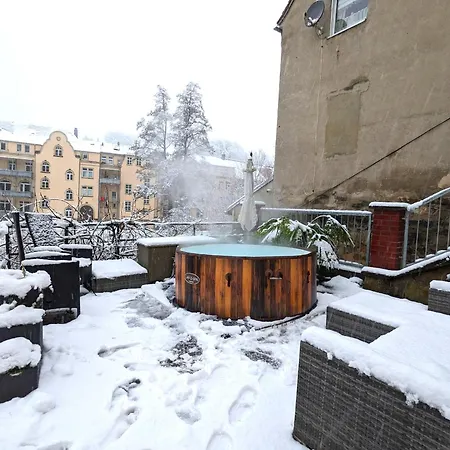 Ferienhaus Familienwohnung Für 3 Mit Sauna, Pool&terrasse - Famzi