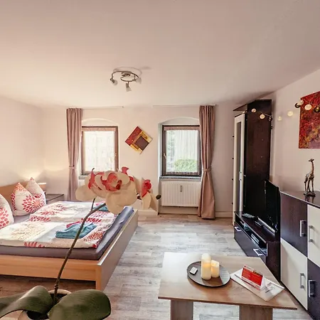 Ferienhaus Familienwohnung Für 3 Mit Sauna, Pool&terrasse - Famzi *